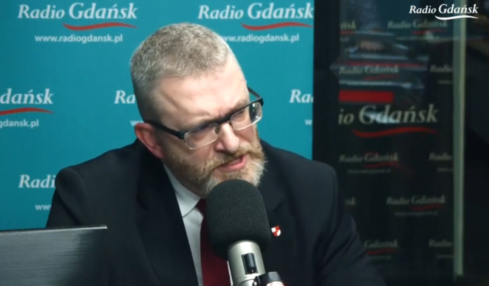 Grzegorz Braun w studiu Radia Gdańsk: Kandydat na prezydenta prezentuje swoją wizję silnej, suwerennej Polski.